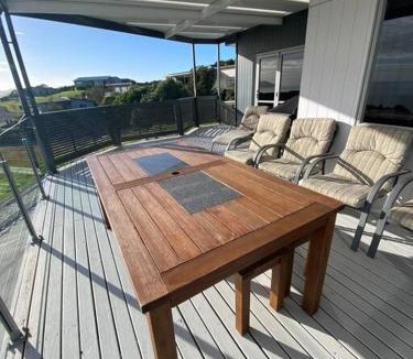 Cable Bay House | The King's Keep