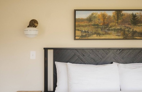 River Falls House | The Kinni Cottage - Entire Riverfront Cottage