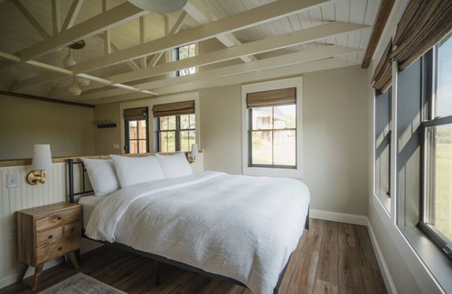 River Falls House | The Kinni Cottage - Entire Riverfront Cottage