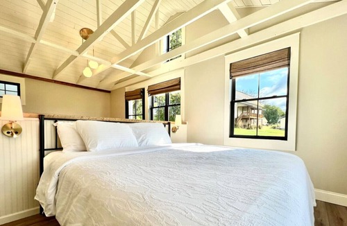 River Falls House | The Kinni Cottage - Entire Riverfront Cottage