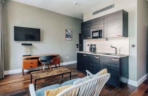 Kensington Apartment | The Knaresborough - Beautiful Double Studios