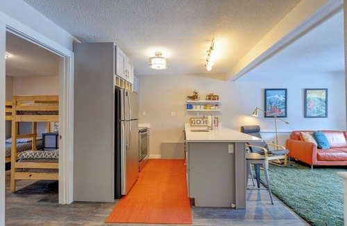 Jackson Condo | The Knotty Chipmunk - Cozy Condo - Sleeps 6