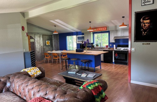 Anderson Valley House | The Knotty Oak - Schoolhouse - House #3 of 3 - Walk to wineries/dinner in Philo!