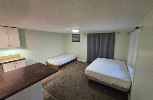 Hinton Cabin | The Knotty Pine - Lower East Suite