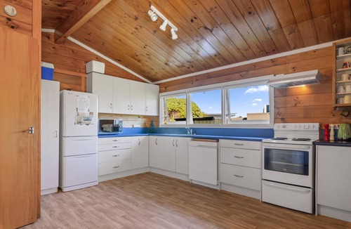 Waipahihi House | The Lake Escape - Taupo Holiday Home