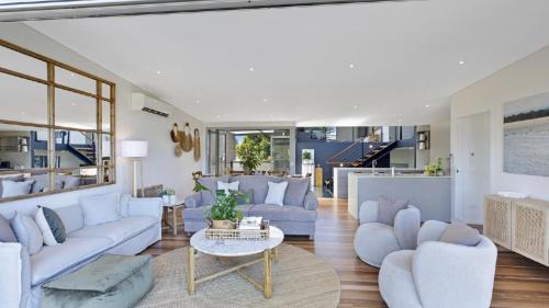 Wamberal House | The Lake House - Serene Lakeside Setting