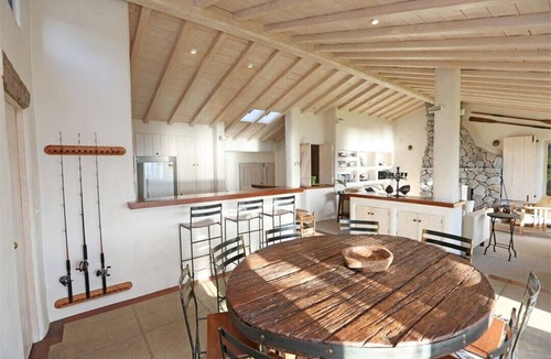 Hatepe House | 'The Lake House', Spacious Family Waterfront