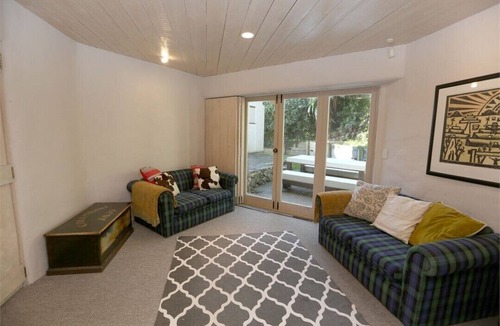 Hatepe House | 'The Lake House', Spacious Family Waterfront