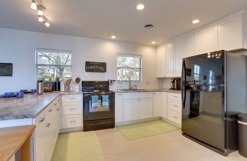 West Livingston House | 'The Lake House' w/Dock & Patio in Livingston