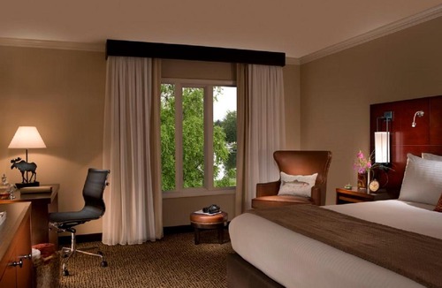 Anchorage Hotel | The Lakefront Anchorage