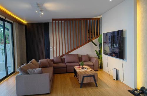 Cardona Villa | The LakeFront Villa