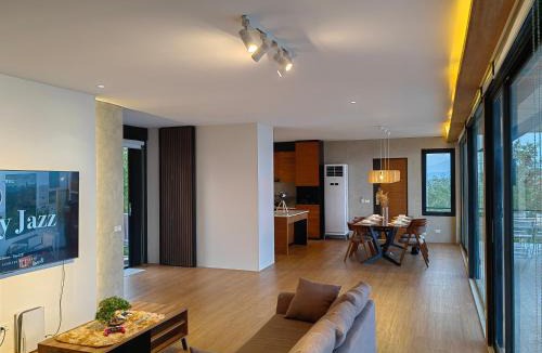 Cardona Villa | The LakeFront Villa