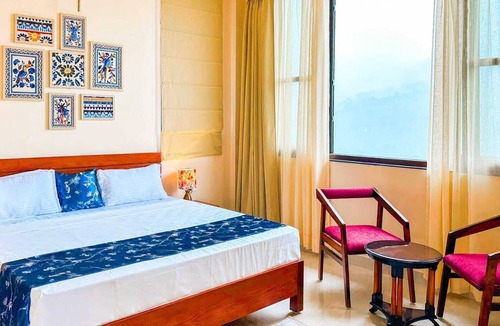 Bhimtal Hotel | The Lakemont Villa