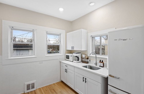Edgewater House | The Lakewood Belle! Family Friendly Home -10 mins to Downtown