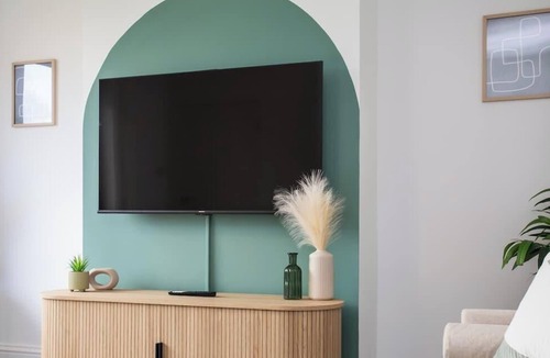 Crawcrook House | The Lampton - Modern - Gibside - Smart Tv - WIFI