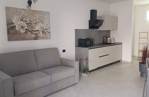 Castelnuovo del Garda Apartment | The land .Accommodations 5 minutes to Gardaland, in the quiet among vineyards and olive trees.