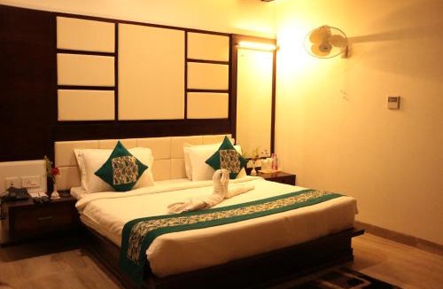Mahmoorganj Hotel | The Land Mark
