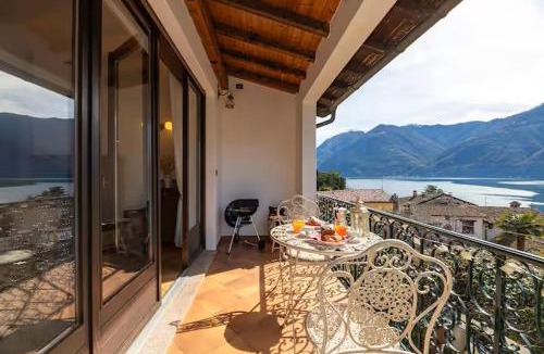 Cressogno Apartment | The Lantern Lake View Apartment