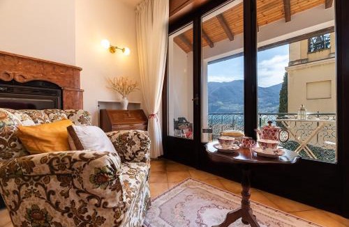 Cressogno Apartment | The Lantern Lake View Apartment