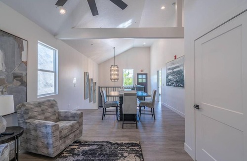 Hurricane House | The Latitude Adjustment Spacious Getaway with Hot Tub Community Pool Golf Courses and close to Zion