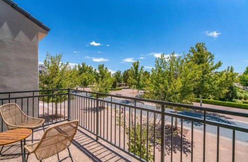 Hurricane House | The Latitude Adjustment Spacious Getaway with Hot Tub Community Pool Golf Courses and close to Zion