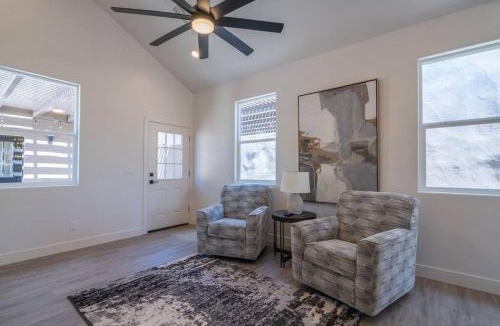 Hurricane House | The Latitude Adjustment Spacious Getaway with Hot Tub Community Pool Golf Courses and close to Zion