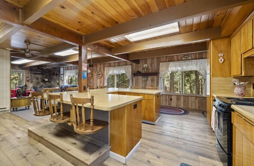 Cold Springs Cabin | The Laughing Pig – 9-Bedroom Family Cabin for 33 with Game Room, Fireplaces & Huge Outdoor Firepit