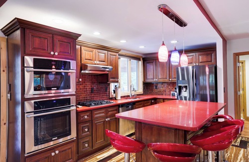 Hamlin Cabin | The Lazy Bear Lodge with hot tub, sauna and movie theater in the Hideout
