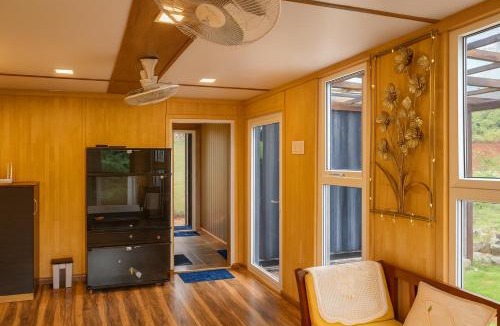 Coonoor House | The Leafy Nook Container Stay- 360 degree Tea Plantation near Ooty