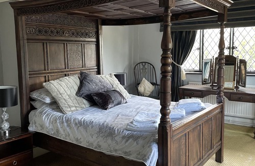 Cobham Hotel | The Leather Bottle