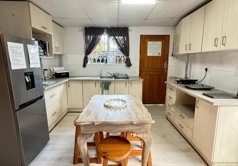 Fichardt Park Apartment | The Lemon Tree Self Catering Cottage