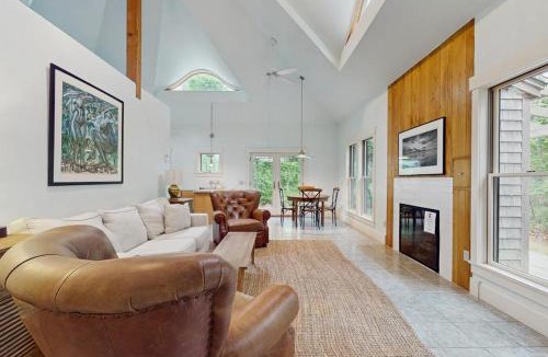 West Tisbury House | The Lemonade Stand