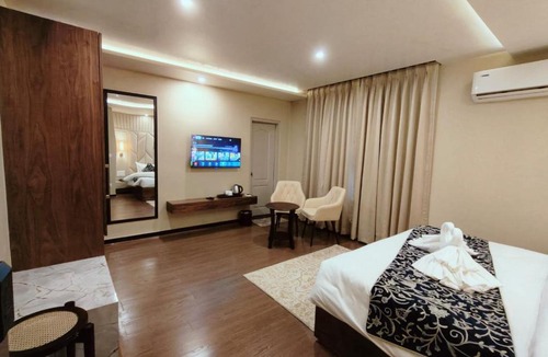 Rajbagh Hotel | The Leon