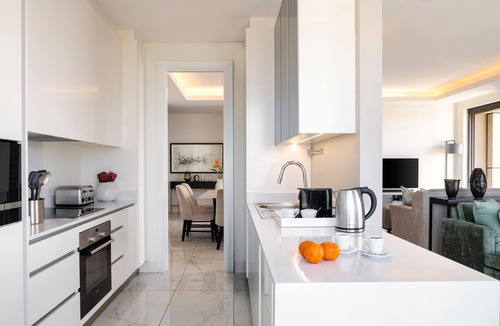 Sandown Apartment | The Leonardo