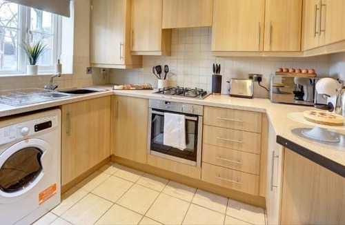Little Hay Apartment | The Leyburn | Large Executive House | Parking & Garden | Short Term Let by SILVA