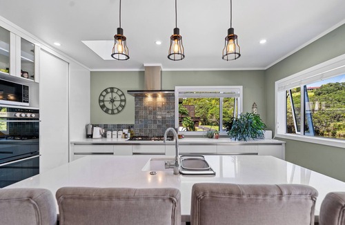 Te Mata House | The Lighthouse - Te Mata Holiday Home