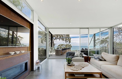 McCrae Villa | The Lighthouse Views