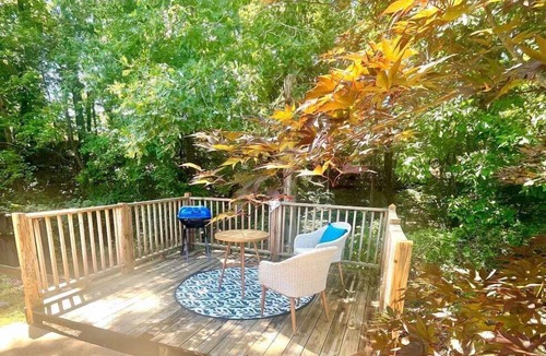 Oxford House | The Lila, 2BR Pet-Friendly by Velvet Ditch Villas
