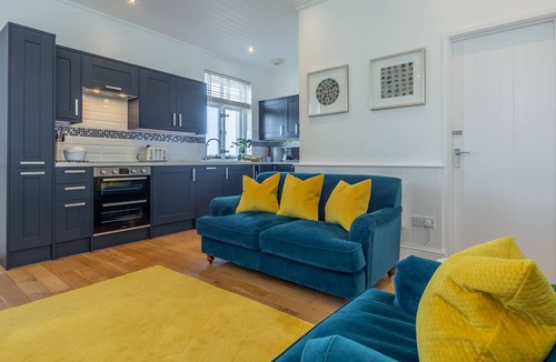 Cromer Cottage | The Link at Cromer Lighthouse site with spectacular sea views, is an interesting one bedroom cottage