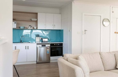 St Helens Apartment | The Little Pearl - Front row at Beauty Bay