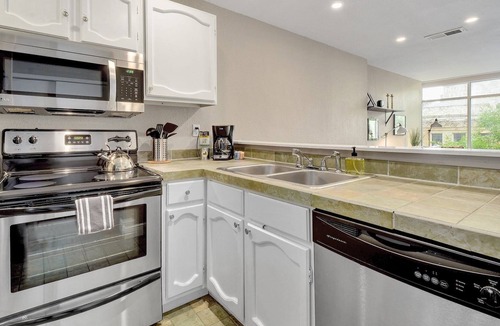Downtown Austin Apartment | The Littlefields by Lodgewell | Downtown Loft | A4