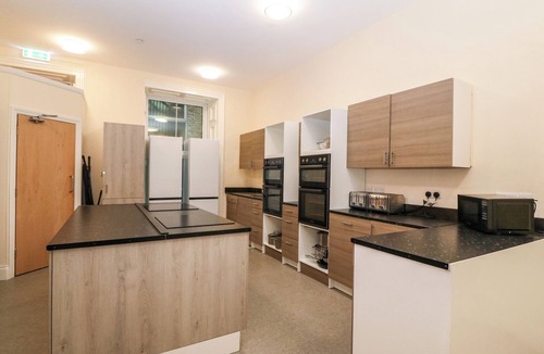 Bontnewydd House | THE LLOYD GEORGE, family friendly in Bontnewydd, Gwynedd