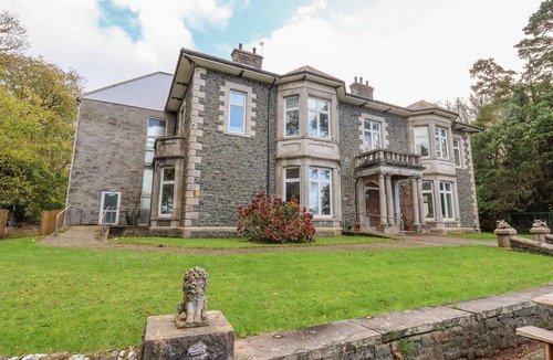 Bontnewydd House | THE LLOYD GEORGE, family friendly in Bontnewydd, Gwynedd