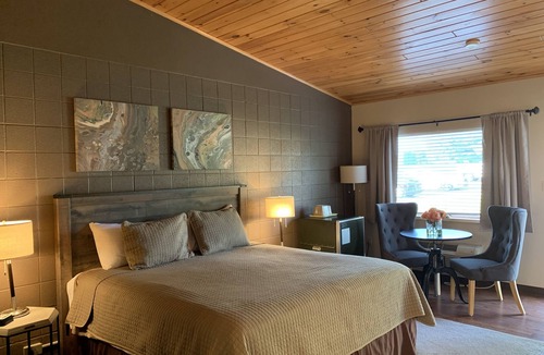 Millersburg Hotel | The Lodge at Lykens Valley