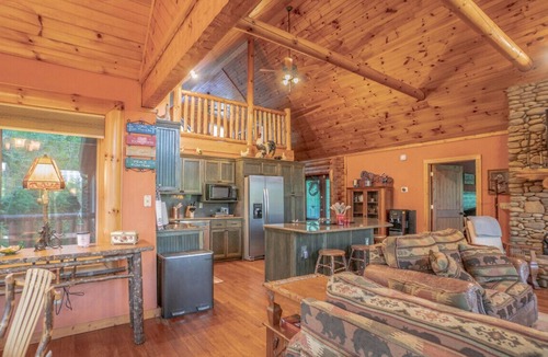 Dandridge Cabin | The Lodge at Smoke Rise Lakefront Retreat + Hot Tub + 18 Acres