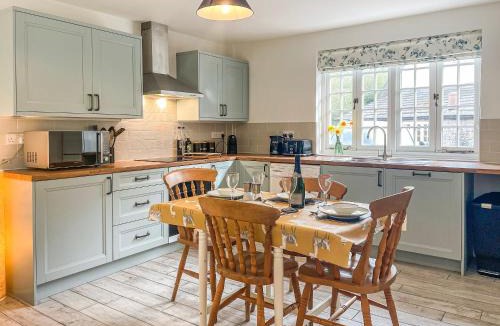 Dorchester House | The Lodge