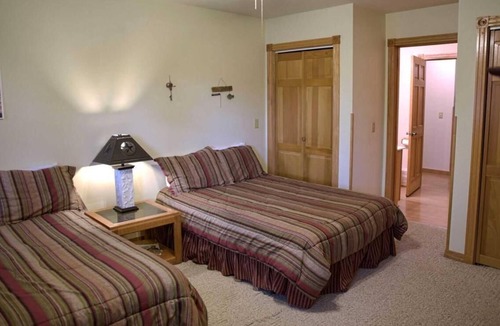 Norfork Cabin | "The Lodge" GREAT FOR GROUPS & Walk-in Norfork River Access in Norfork, AR