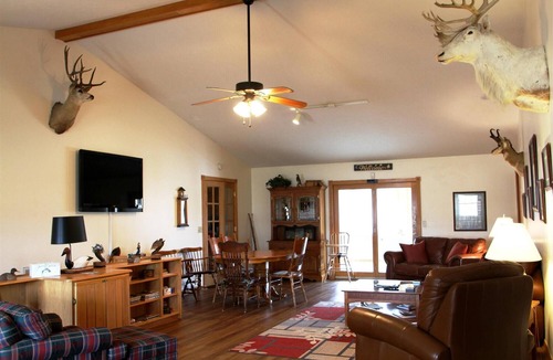 Norfork Cabin | "The Lodge" GREAT FOR GROUPS & Walk-in Norfork River Access in Norfork, AR