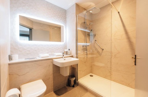 Coleraine Hotel | The Lodge Hotel