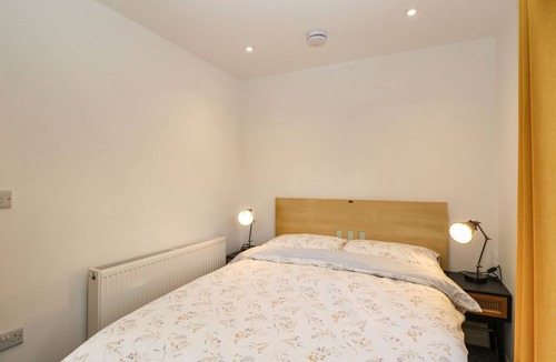Upton Cheyney Cottage | THE LODGE, romantic, with a garden in Bitton